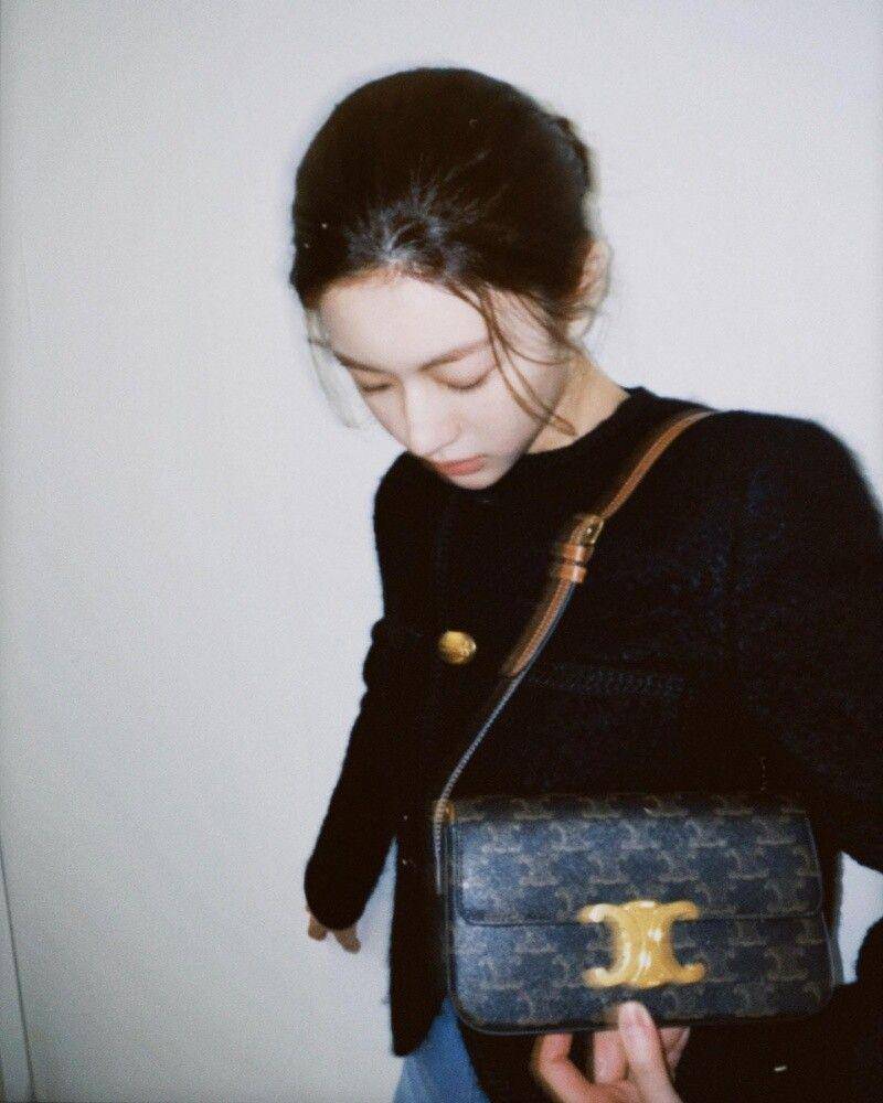 《Moving异能》高允贞衣品超好！私服甜美碎花、帅气男友感完美驾驭 最新资讯 图7张