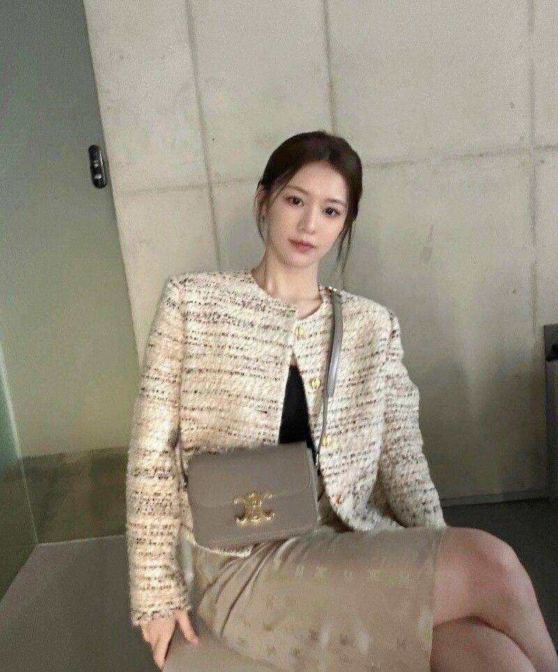 《Moving异能》高允贞衣品超好！私服甜美碎花、帅气男友感完美驾驭 最新资讯 图8张