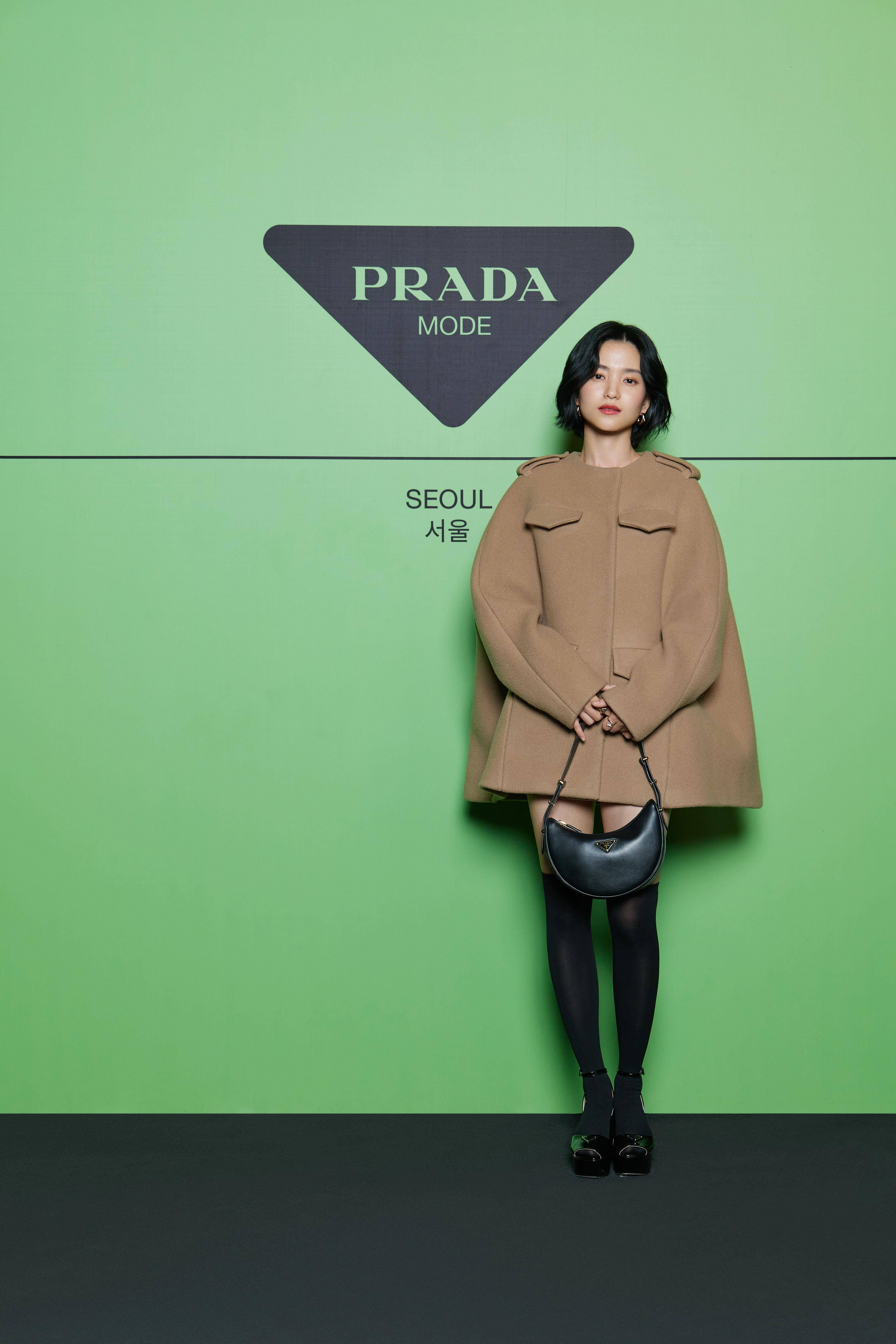 “人间Prada”齐聚！金泰梨剪短发造型获好评、Somi花卉裙装露美腿 名人名流 图1张