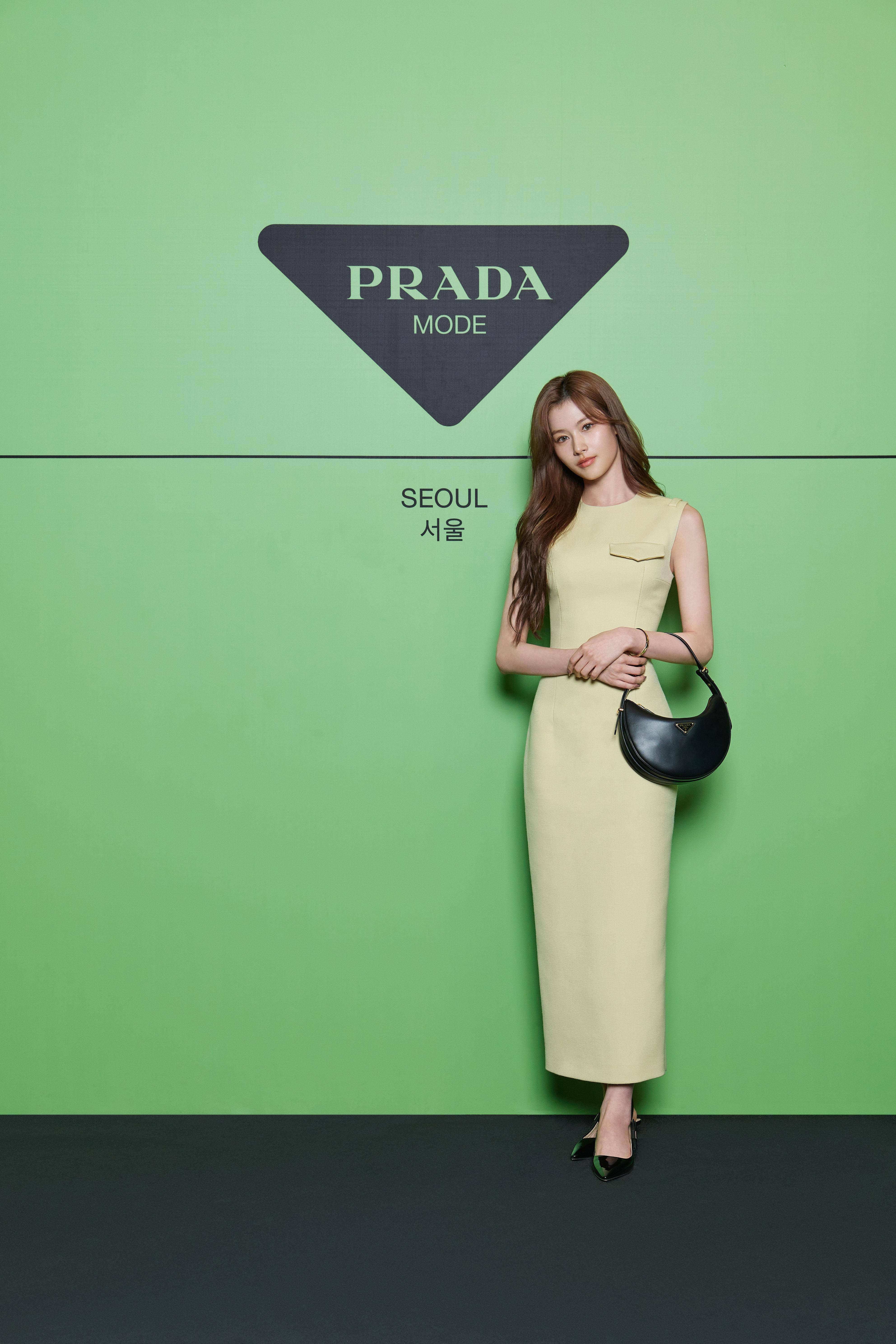 “人间Prada”齐聚！金泰梨剪短发造型获好评、Somi花卉裙装露美腿 名人名流 图2张