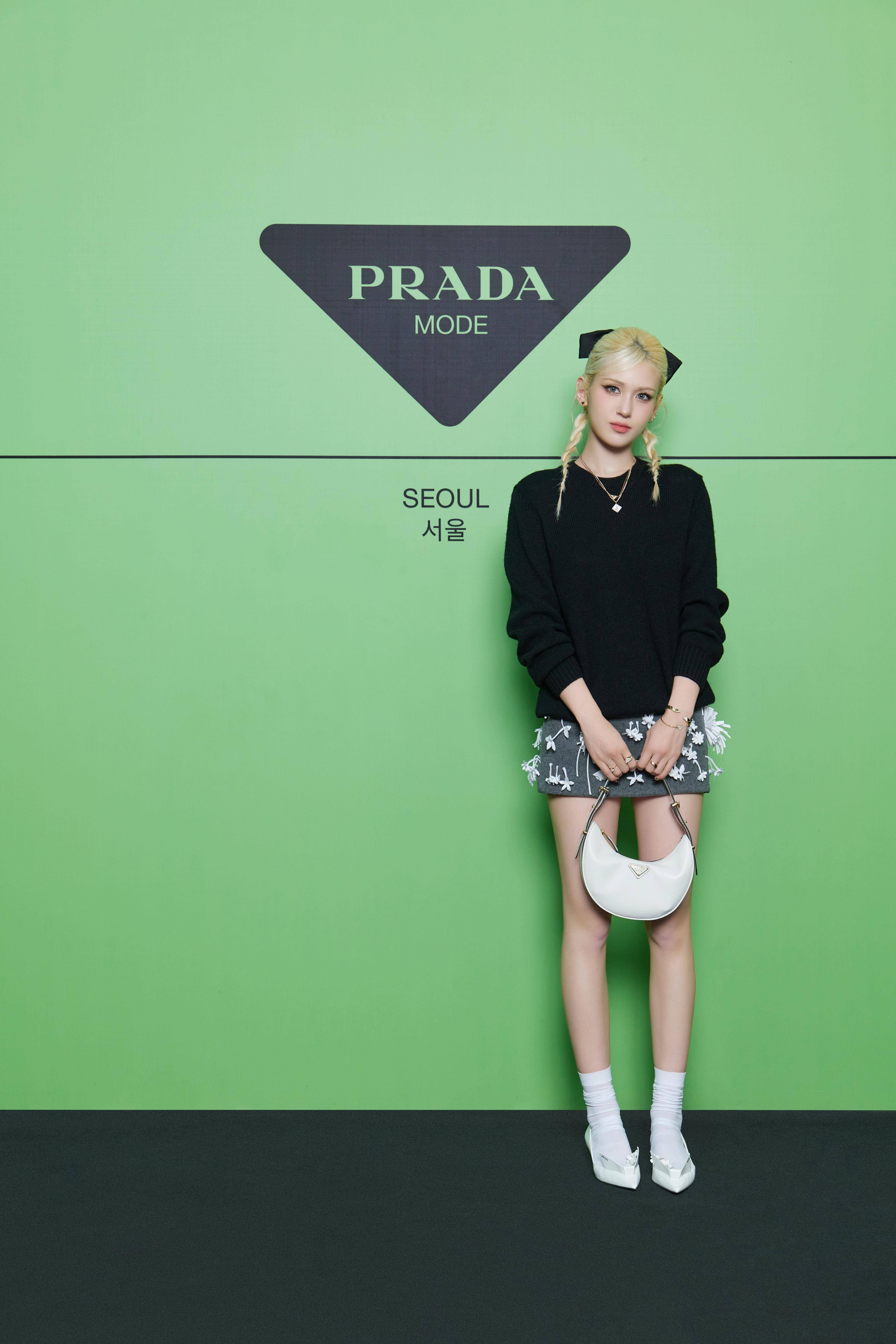 “人间Prada”齐聚！金泰梨剪短发造型获好评、Somi花卉裙装露美腿 名人名流 图3张