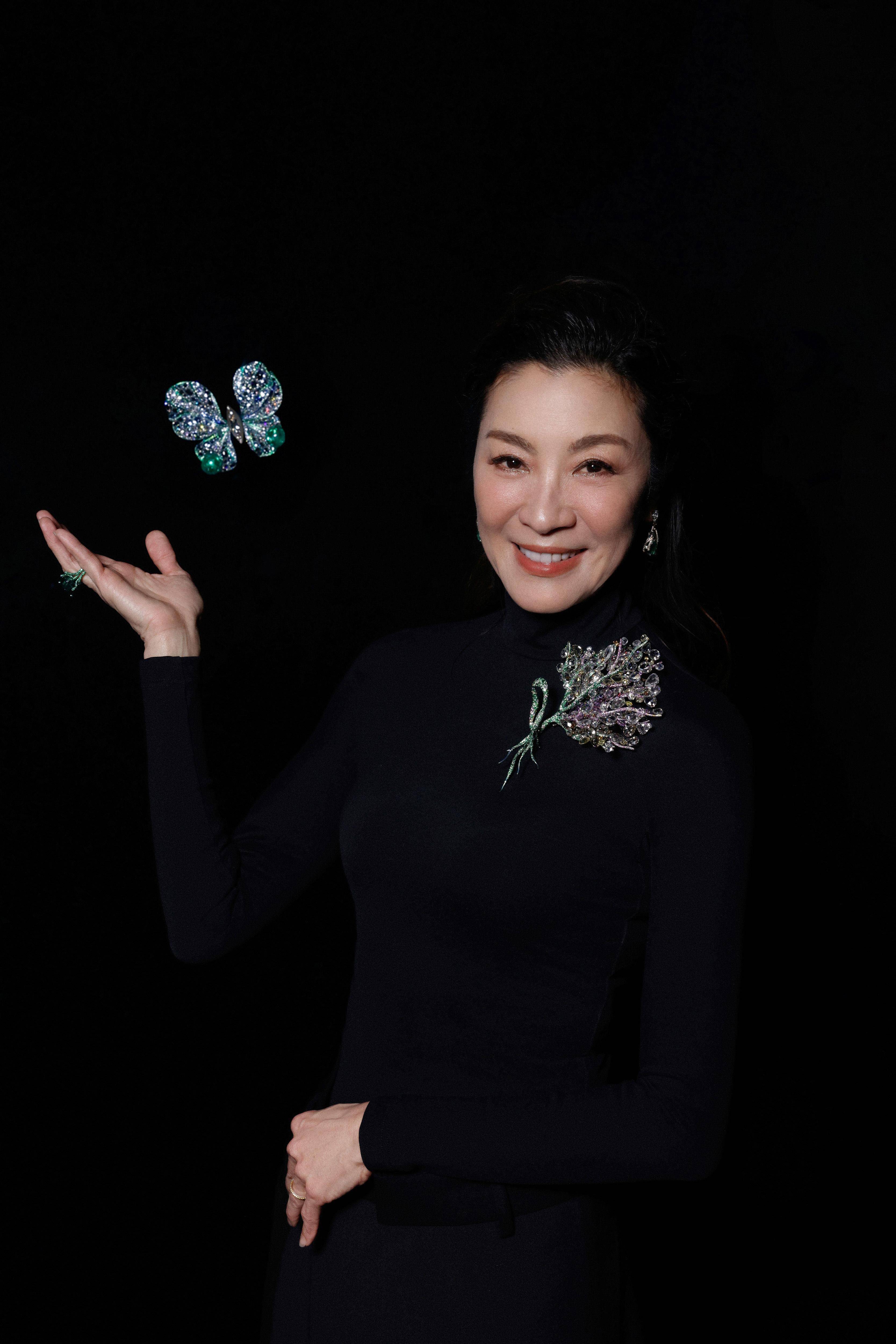 倪妮中门全开性感爆棚　杨紫琼别上巨大胸针气场没输 时尚穿搭 图3张