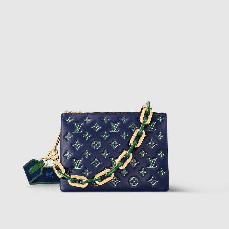 LV相机包连泰勒丝也在背　FENDI C'mon、Loewe折纸包秋冬必须入手 时尚穿搭 图4张