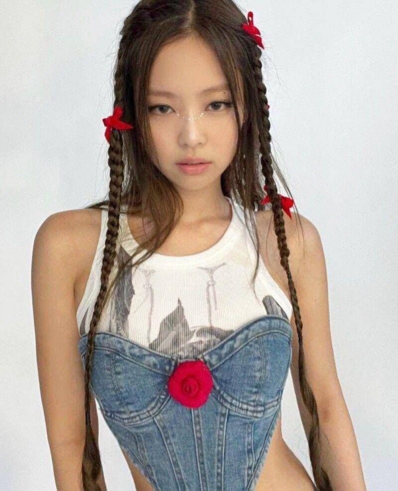 BLACKPINK全员穿上高辣鱼骨背心　下半年强势单品打造超美纯欲腰线 最新资讯 图2张