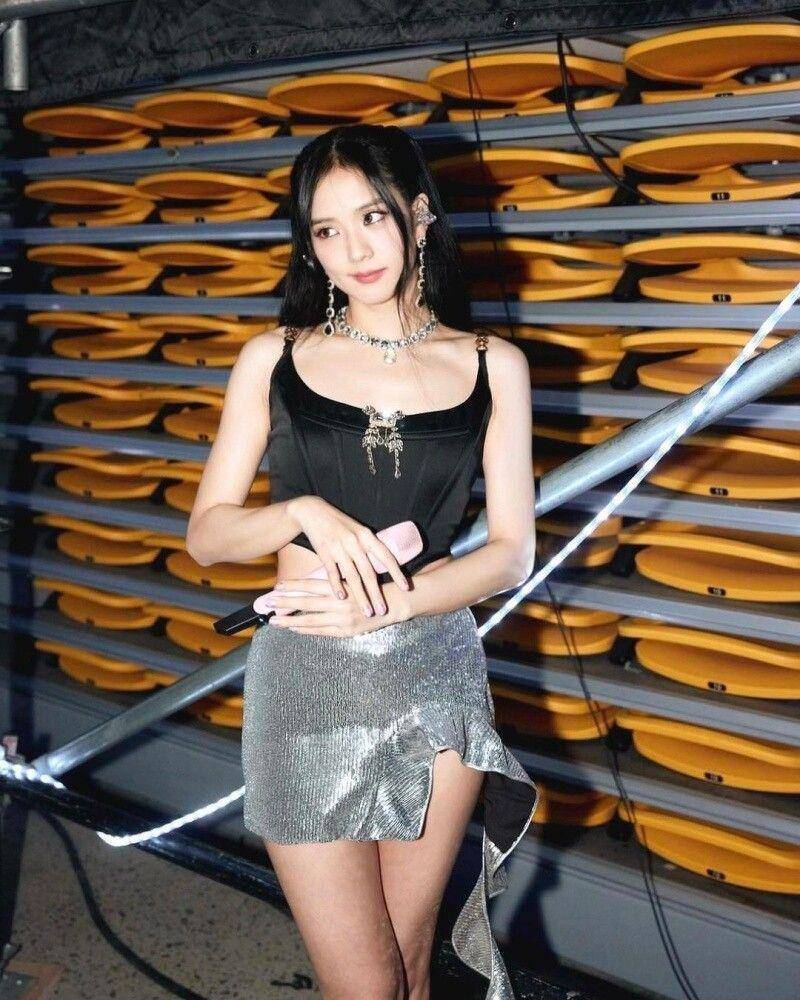 BLACKPINK全员穿上高辣鱼骨背心　下半年强势单品打造超美纯欲腰线 最新资讯 图4张