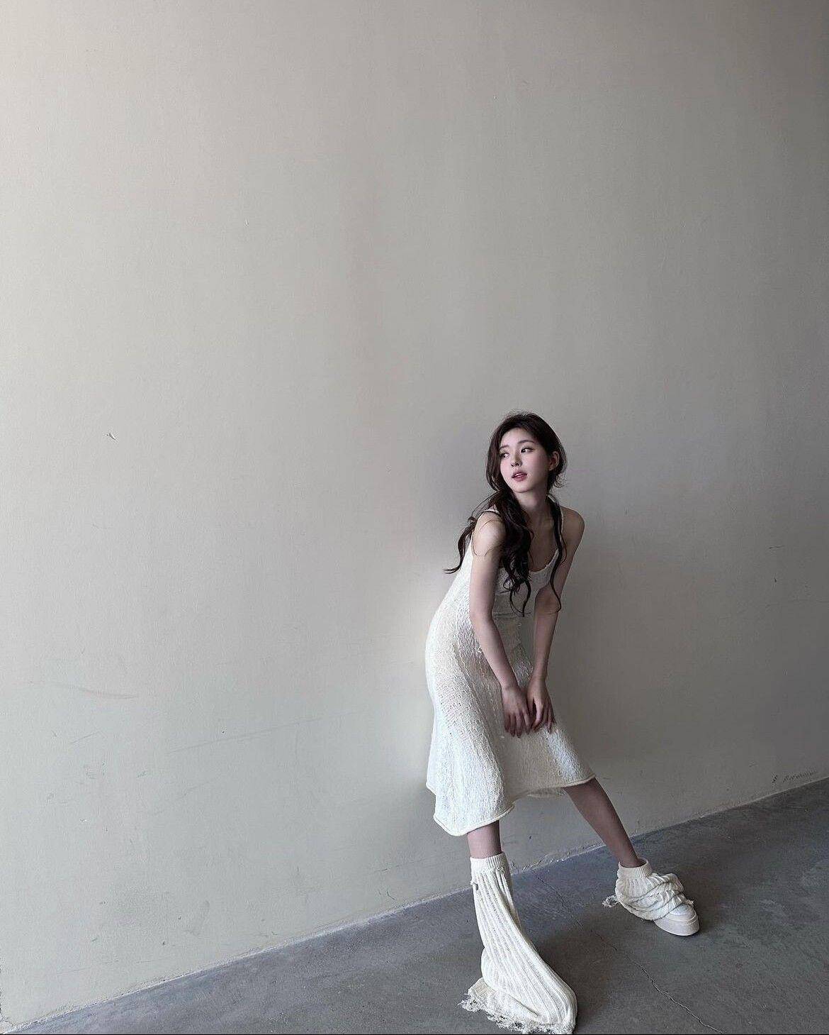 赵露思私服爱牌公开　Acne Studios 10月登台、in nume成熟甜美 最新资讯 图2张