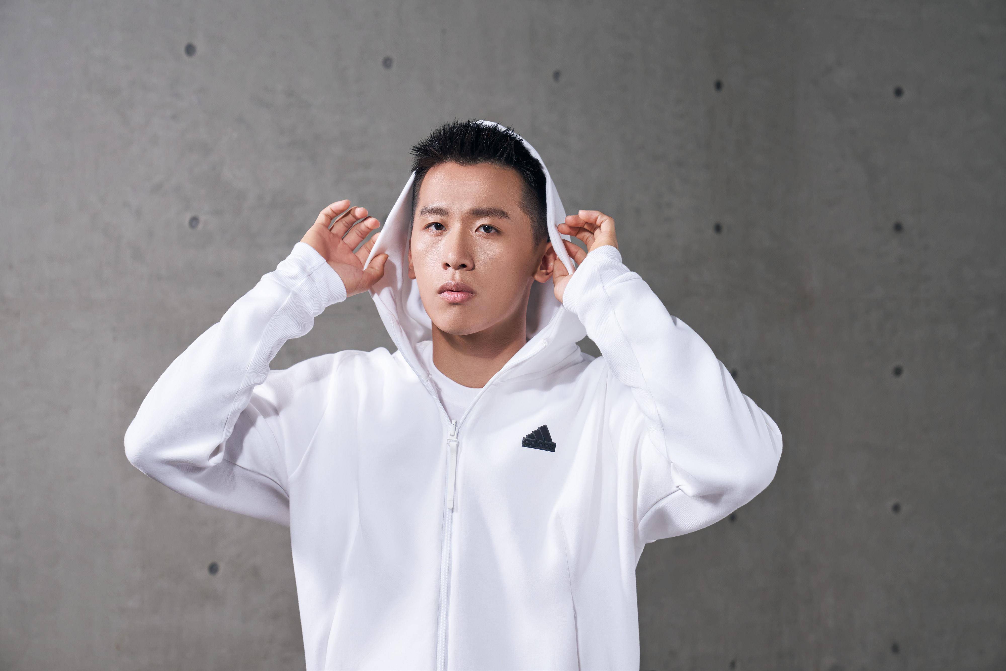 杨勇纬亚运夺金“私服美式风”男友力破表　李智凯靠adidas纯白运动装助攻 名人名流 图3张