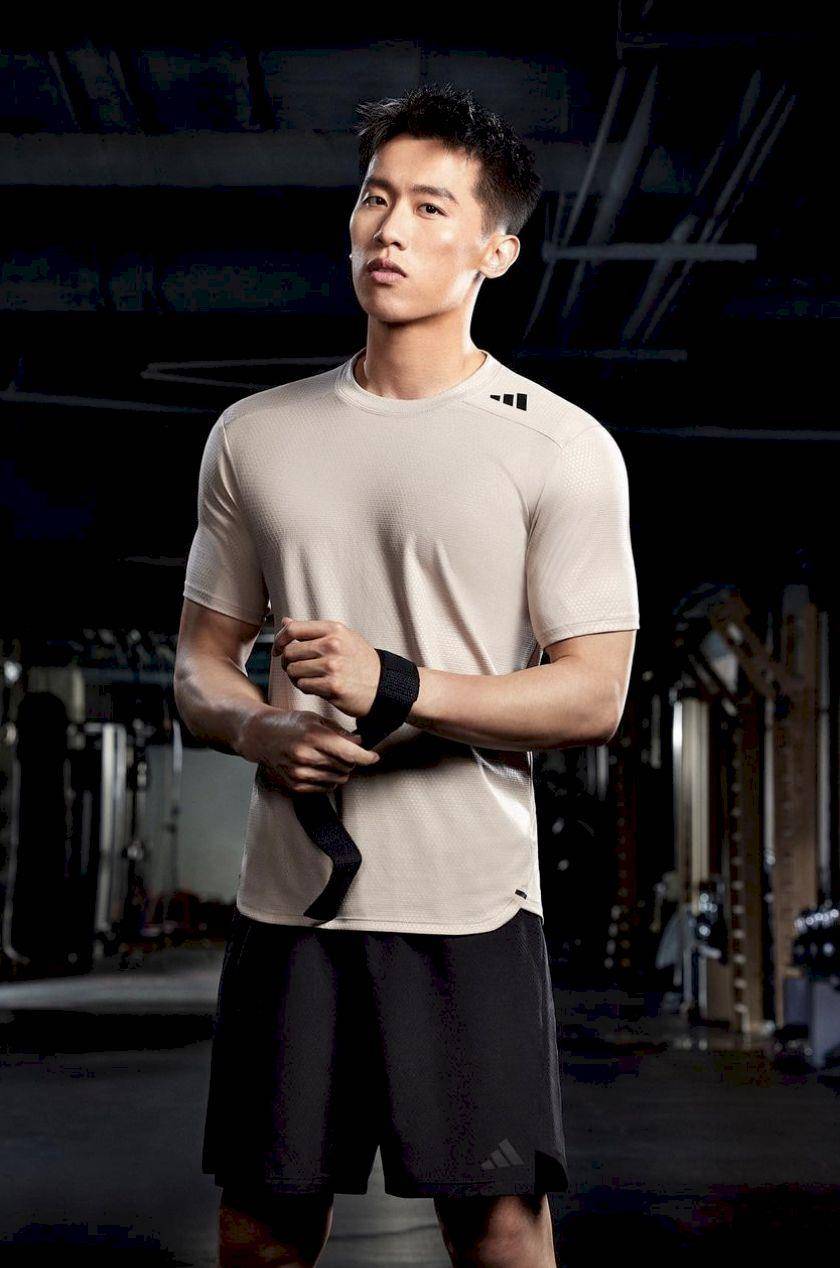 杨勇纬亚运夺金“私服美式风”男友力破表　李智凯靠adidas纯白运动装助攻 名人名流 图4张