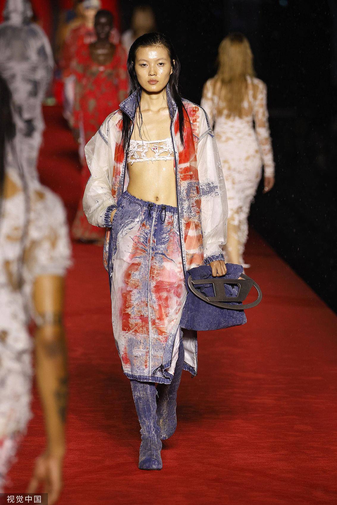 说・流行／Diesel千人派对迎接大秀“服装全被烧毁”？招牌1DR包势不可挡 时尚穿搭 图1张
