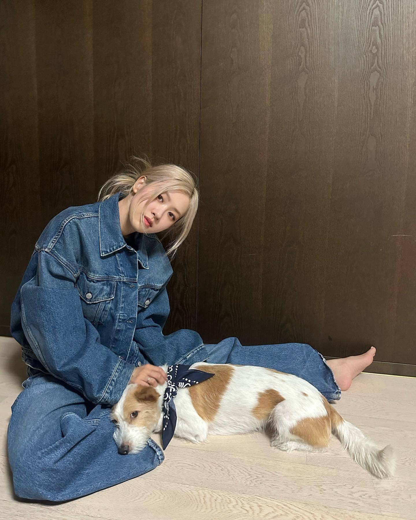 Jennie卸香奈儿华服换迪士尼装　童心大发游乐园 时尚穿搭 图3张