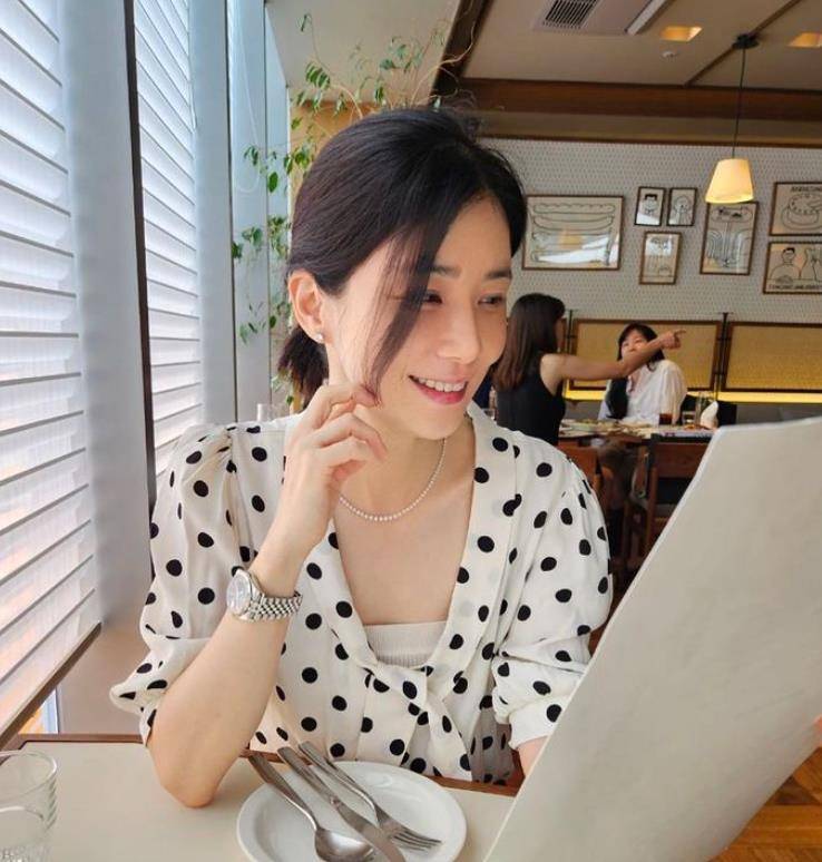 李宝英44岁比出道时更美！5个好习惯养出防腐美肌　全家福照超幸福 最新资讯 图1张
