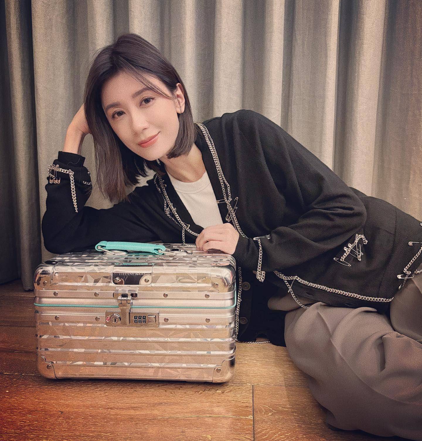 贾静雯生日收近16万大礼　RIMOWA X Tiffany珠宝箱藏宝贝 名人名流 图1张