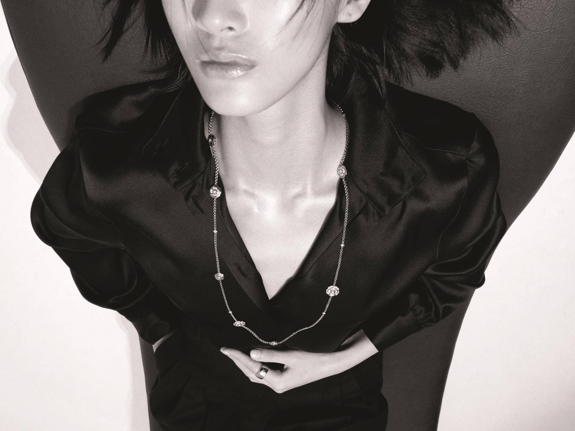 亮・珠宝／香奈儿长项炼变脚炼超时髦　当腰炼也无违和感 奢侈品牌 图1张