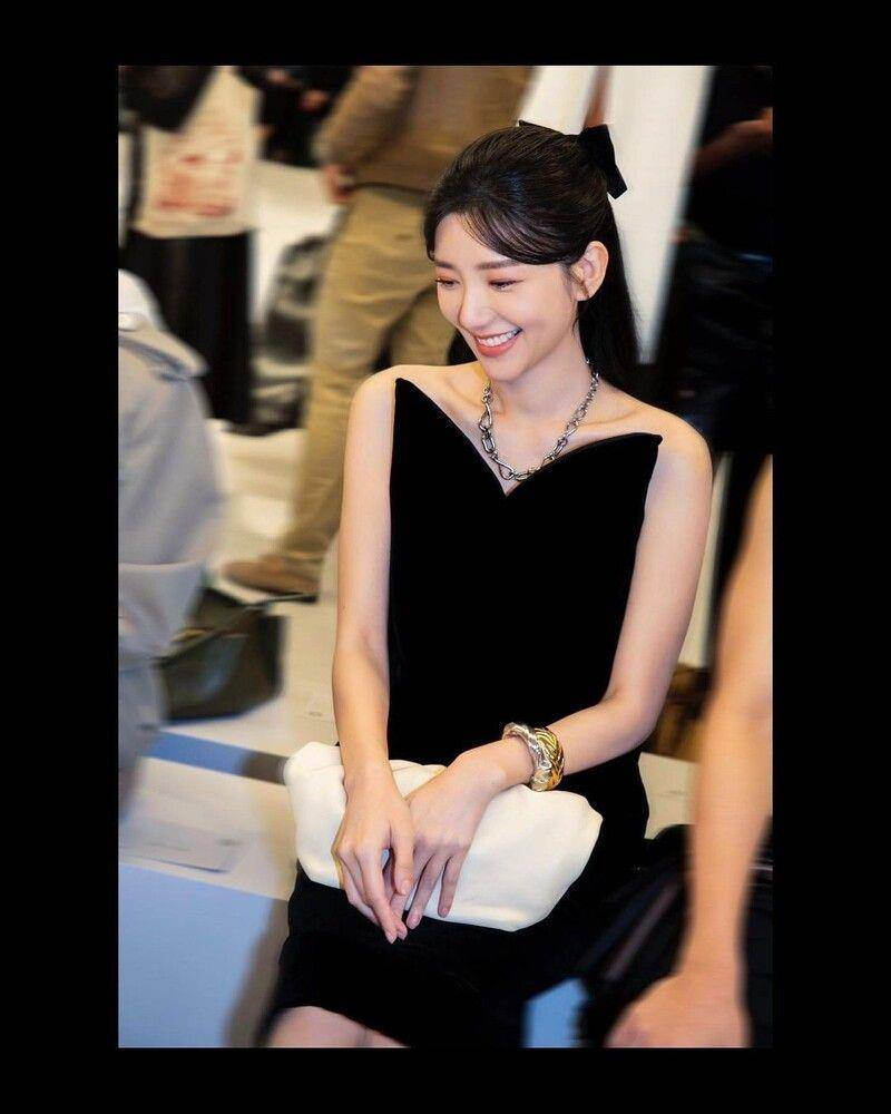 2024春夏巴黎时装周明星造型盘点！张柏芝美貌状态惊人、徐明浩帅气看秀 时尚穿搭 图9张