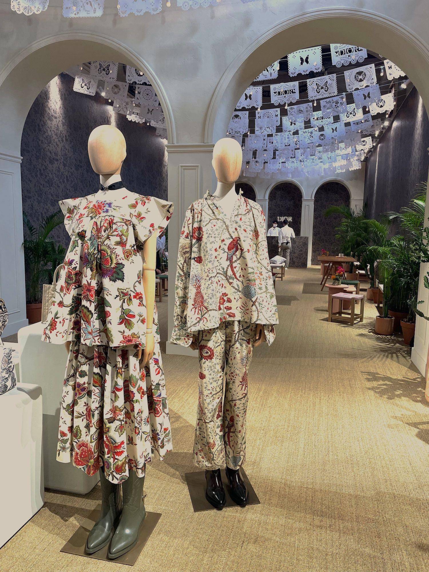 DIOR衣服、饰品都是蝴蝶！2024早春一秒飞墨西哥 托特包选择好多 时尚穿搭 图1张