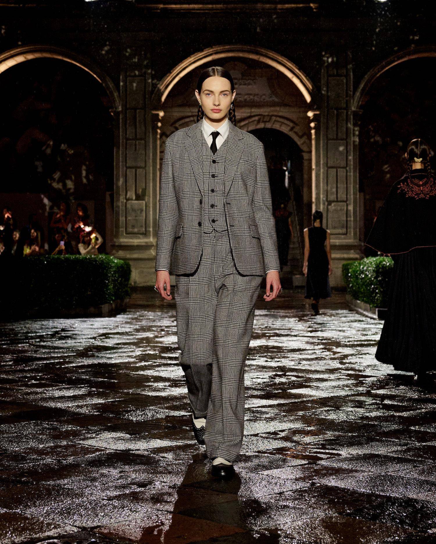 DIOR衣服、饰品都是蝴蝶！2024早春一秒飞墨西哥 托特包选择好多 时尚穿搭 图9张