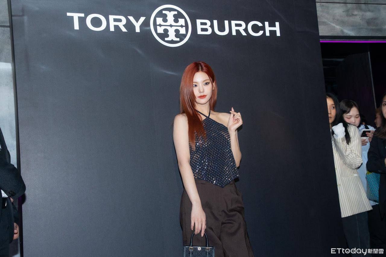 ITZY队长Yeji火辣吊带装压轴秀中文　与何超莲现身Tory Burch派对 名人名流 图1张