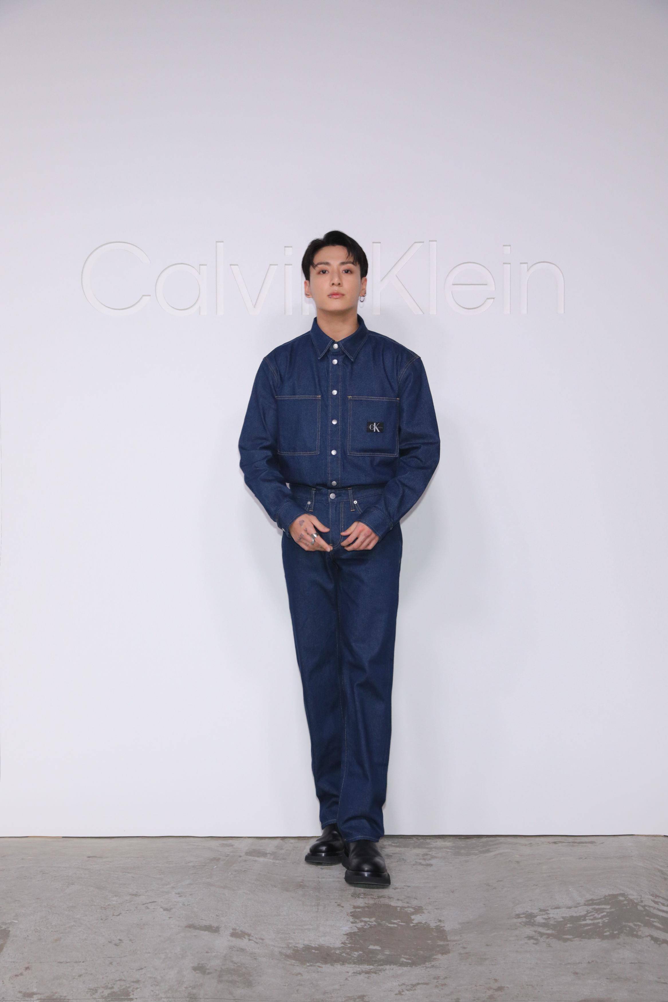 “CK神颜全到齐”柾国、泰星天菜Bright比帅！　穿丹宁套装男友力破表 名人名流 图2张