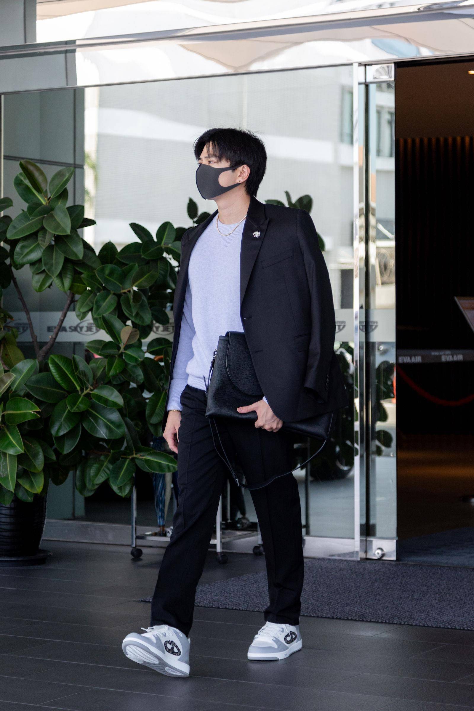 “索隆”新田真剑佑来台今晚行程曝！穿逾4万元DIOR新球鞋现身机场帅炸 名人名流 图1张