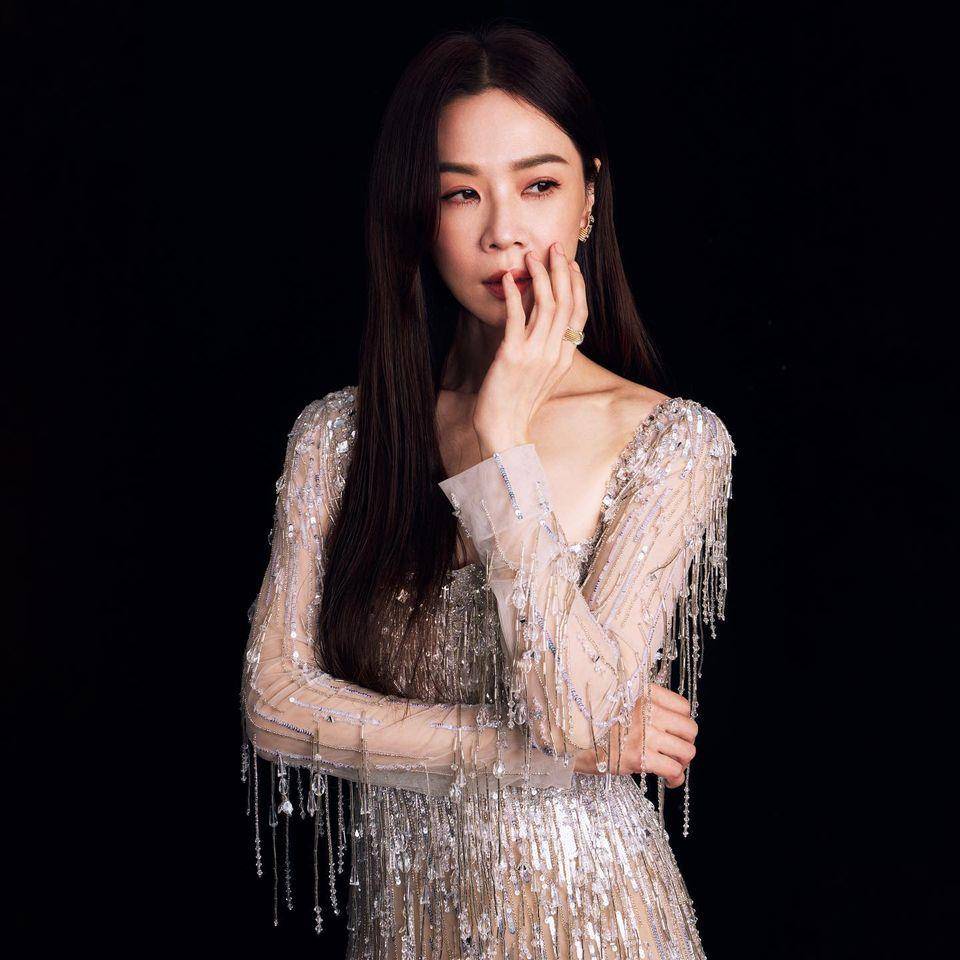 谢盈萱呛个人意见“会不会说我是水晶灯”！网友笑翻狂赞 时尚穿搭 图5张