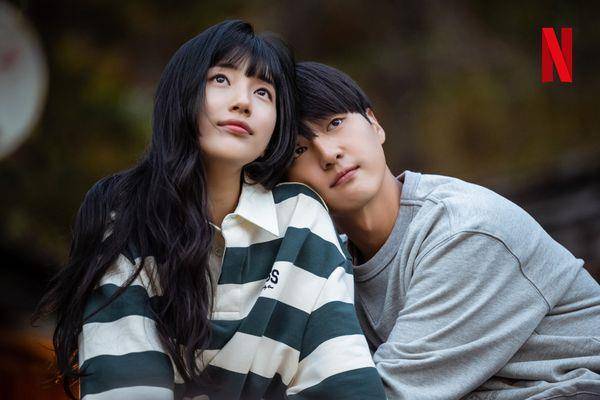 韩剧《我的女神室友斗娜》秀智“黑发+公主切”纯欲又减龄 最新资讯 图2张