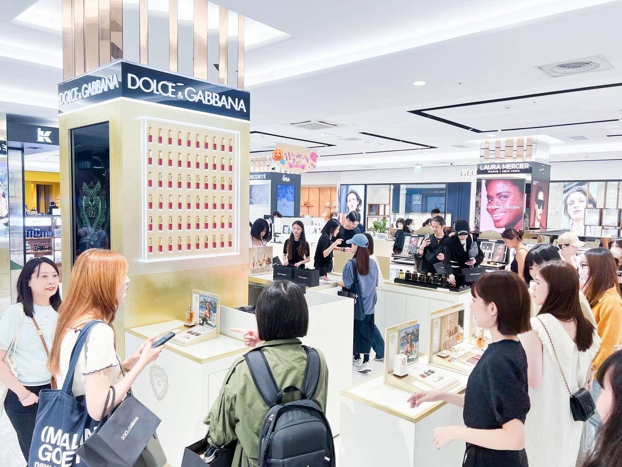 DOLCE ＆ GABBANA“奶霜唇釉”太狂！柔雾不吸干、喝水不沾杯简直美疯 最新资讯 图1张