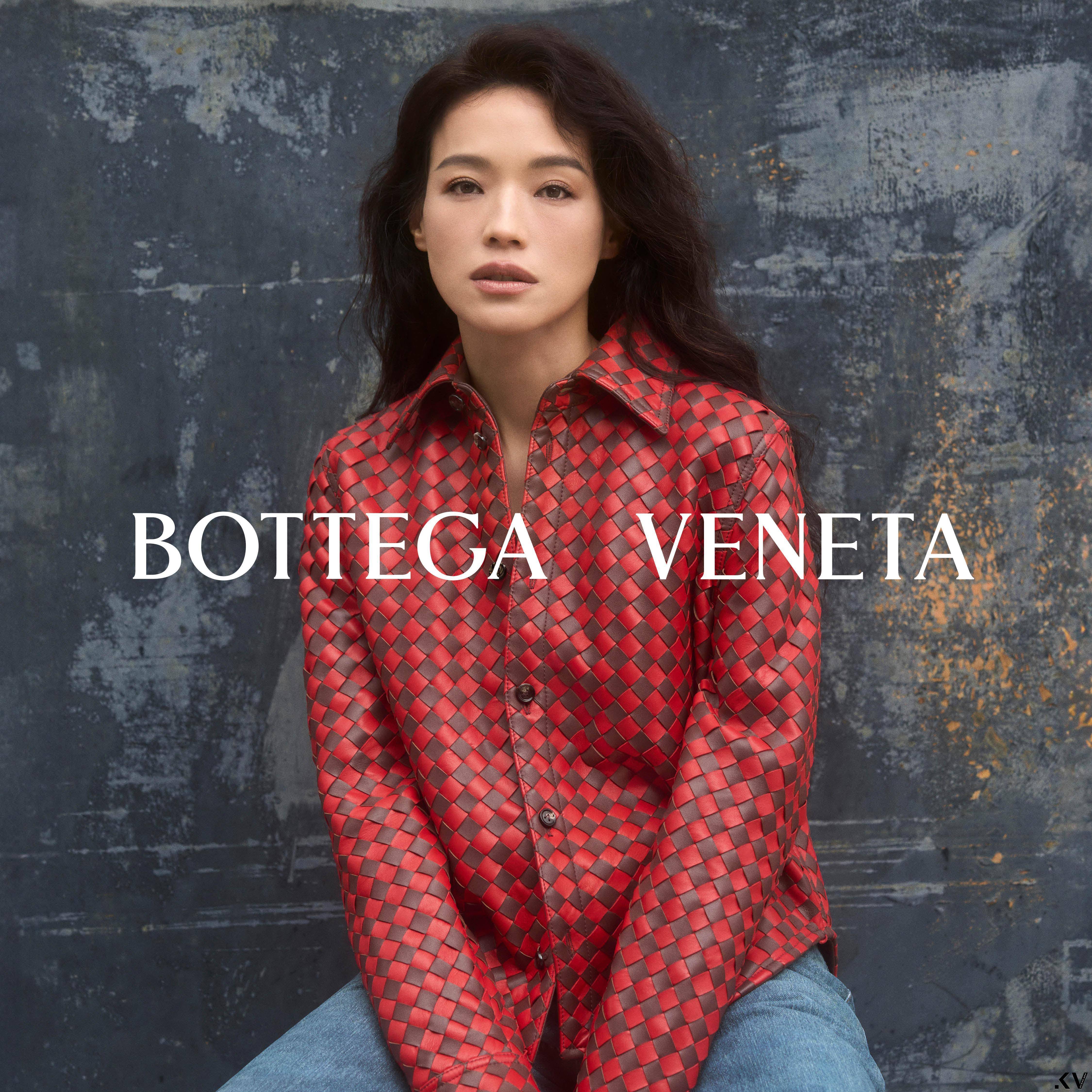 继RM后舒淇成为BOTTEGA VENETA品牌大使！带货最新“半月包”高级感破表 名人名流 图2张