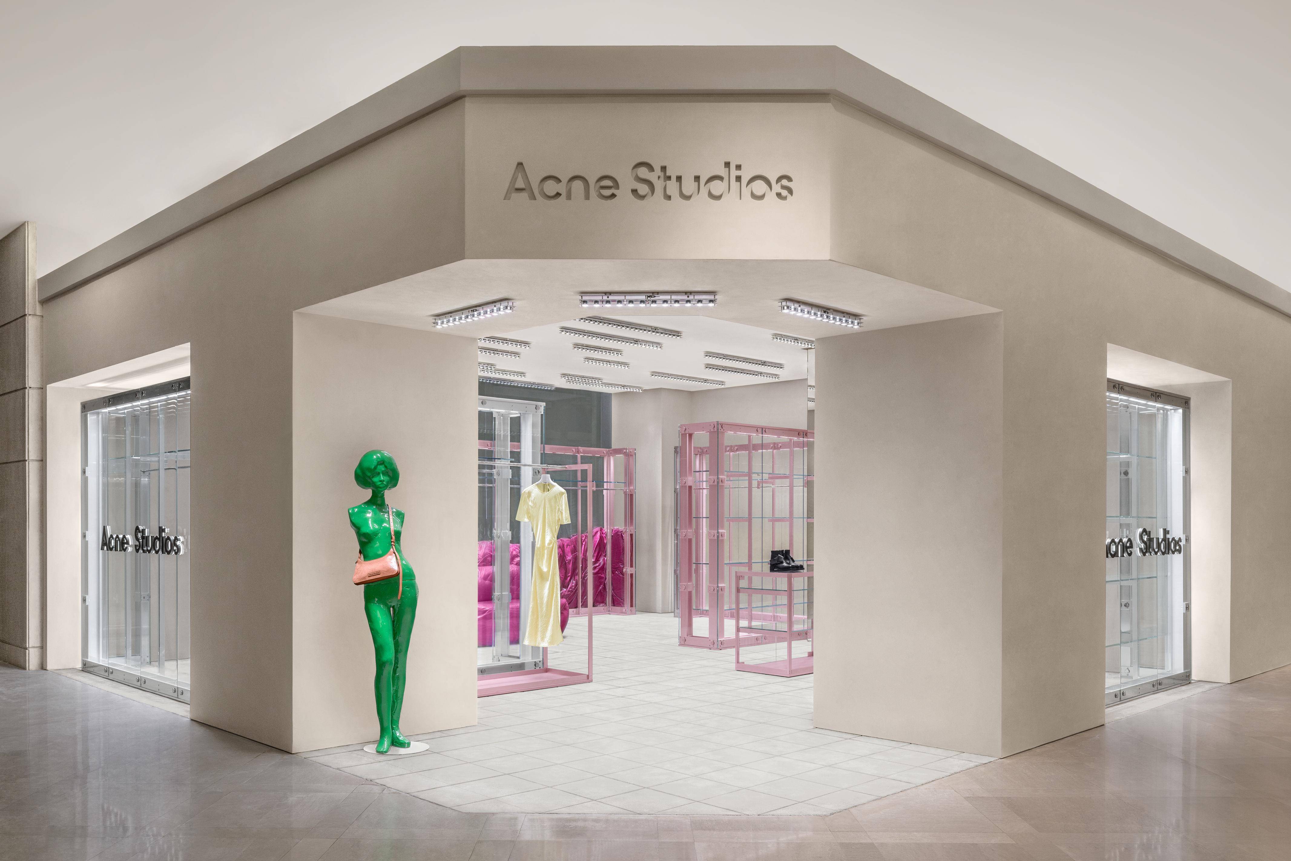 Acne Studios中国台湾首店开幕了！抢看绝美店装、Y2K美学“裂纹皮革包”必收 时尚穿搭 图2张
