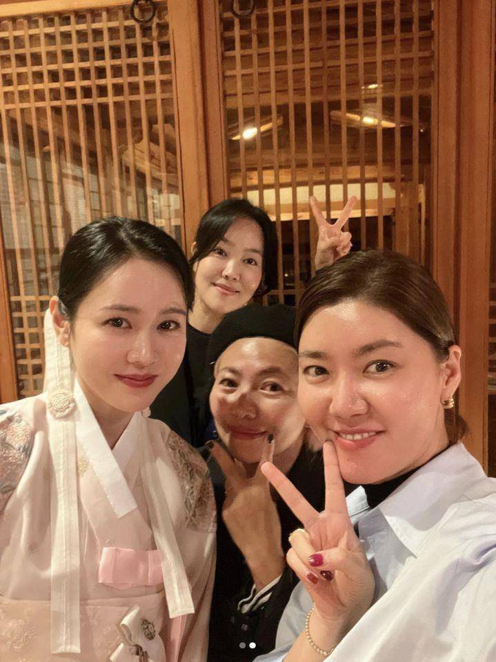 “GM女神”孙艺真帮儿子办周岁宴　41岁产后肌肤亮到发光有够狂 最新资讯 图2张