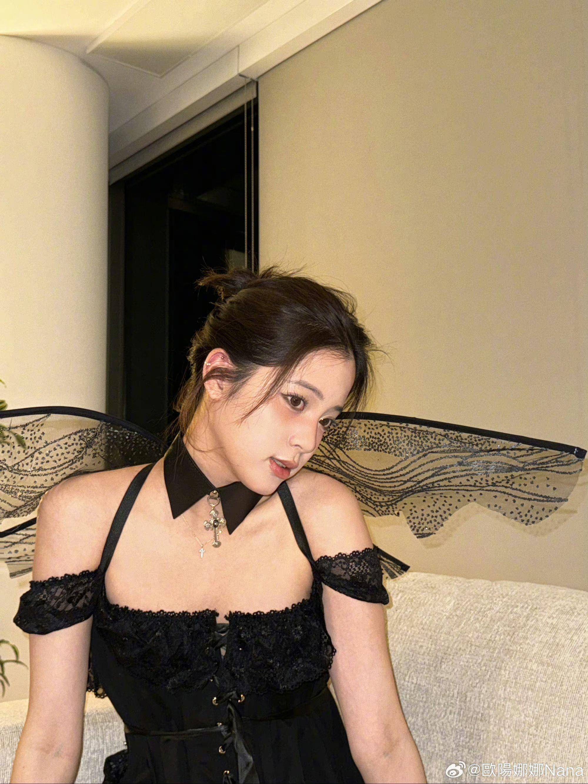 欧阳娜娜万圣节扮性感猫女！　透视蕾丝装＋翅膀绝美惊艳网友 名人名流 图3张
