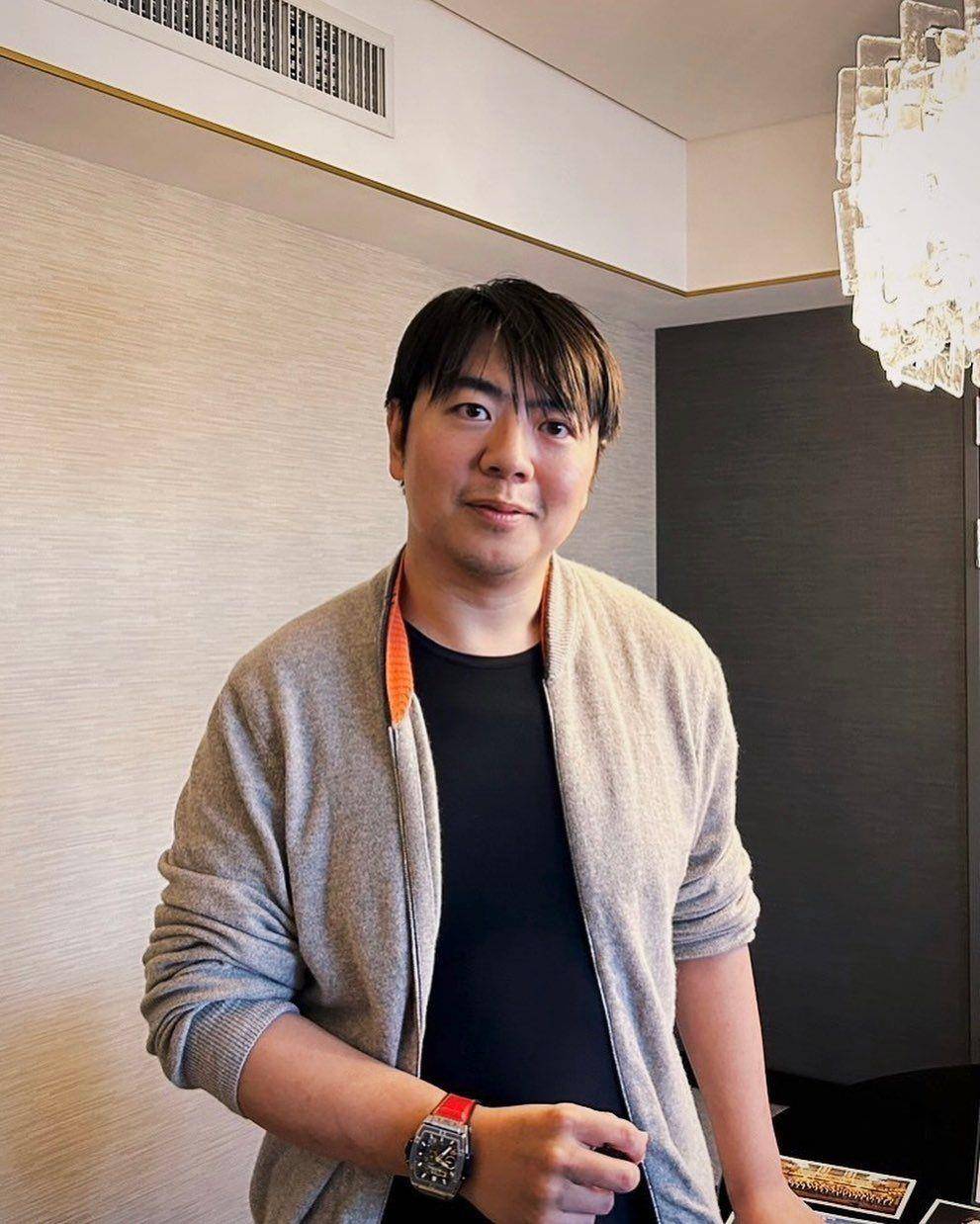 钢琴家郎朗来台71万名表吸睛　换红表带更高调 奢侈品牌 图1张