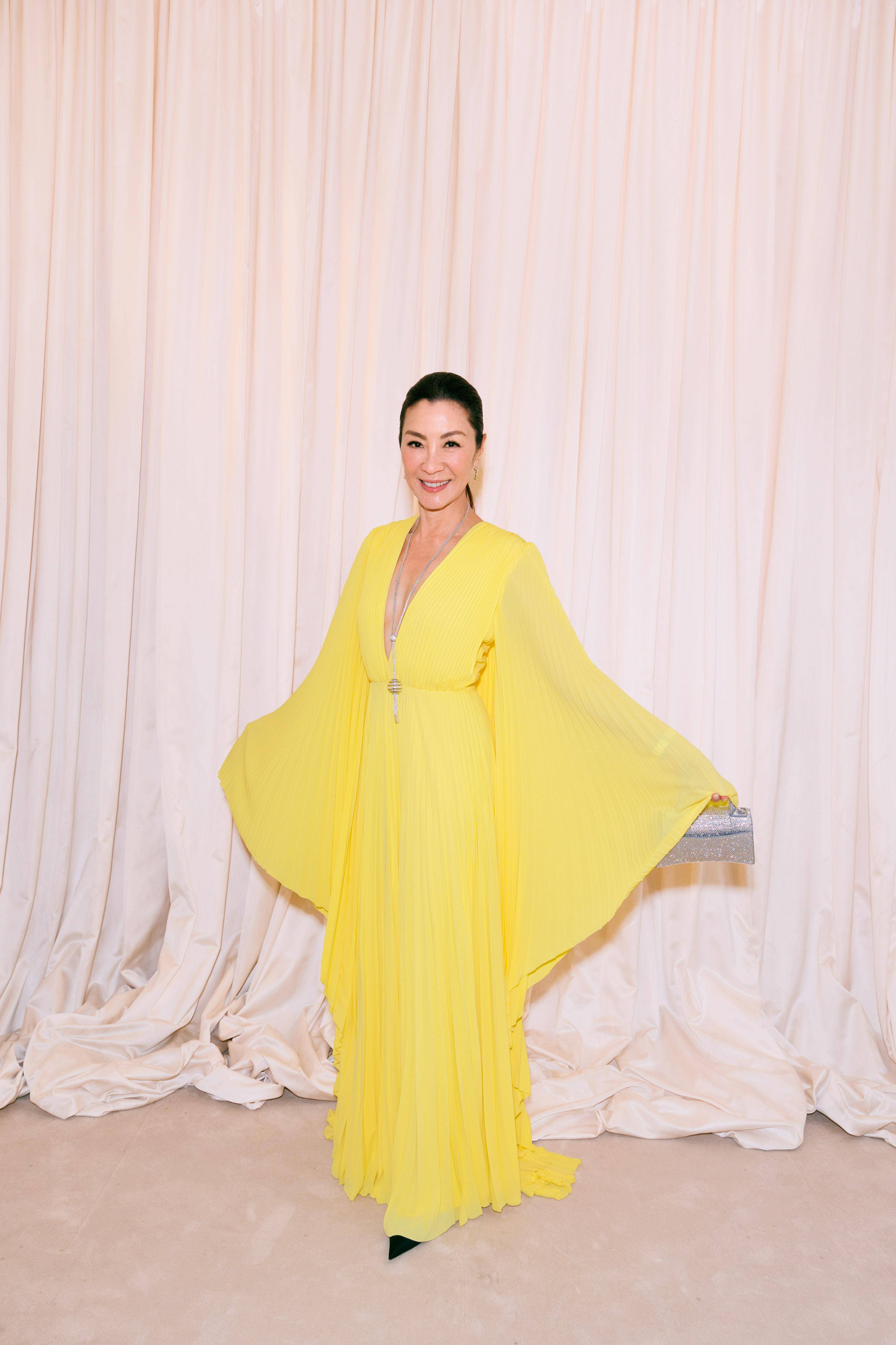 杨紫琼拿下BALENCIAGA品牌大使强强联手！　穿黑西装霸气单人照曝光　 名人名流 图2张