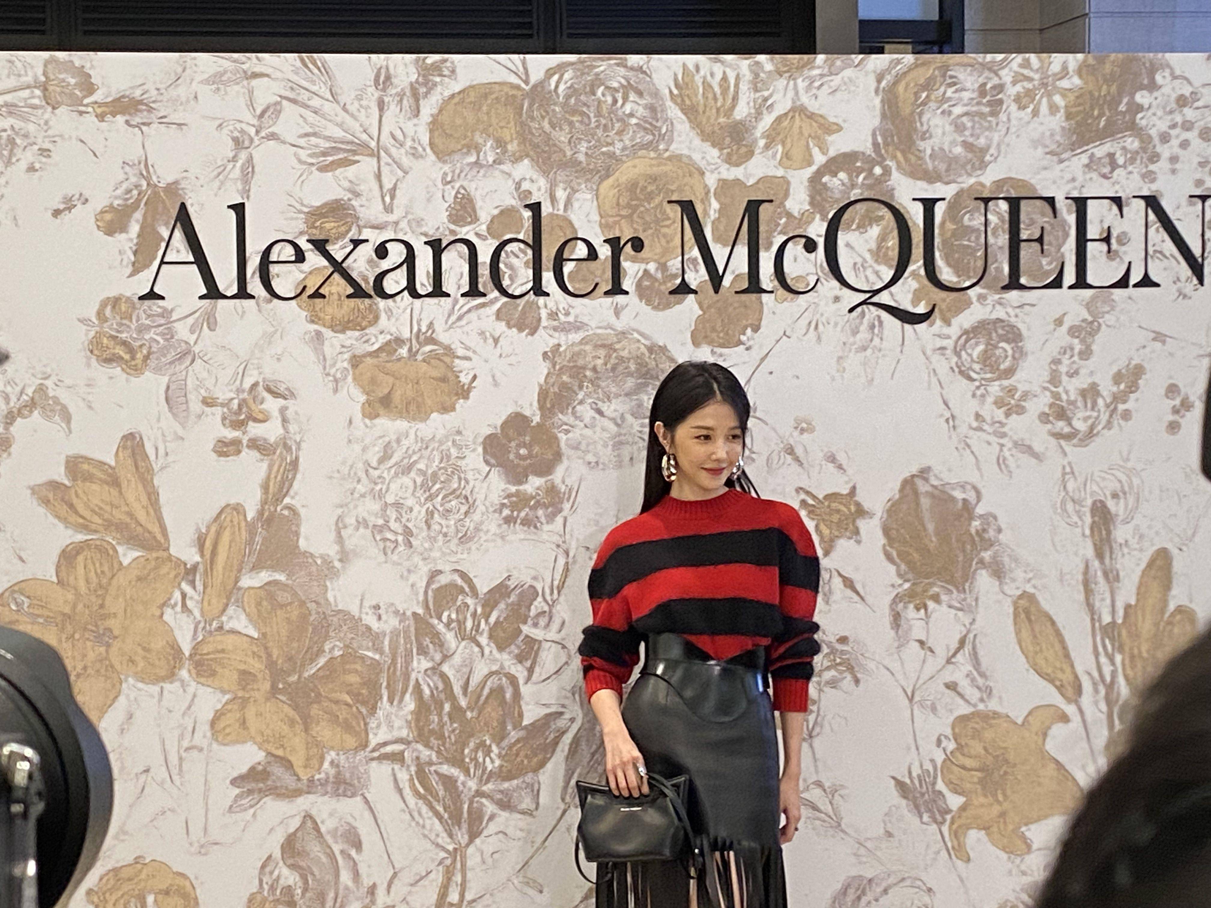 林柏宏穿Alexander McQueen毛衣连刘以豪也想收　搭紧身皮裤“怕练太壮” 名人名流 图3张