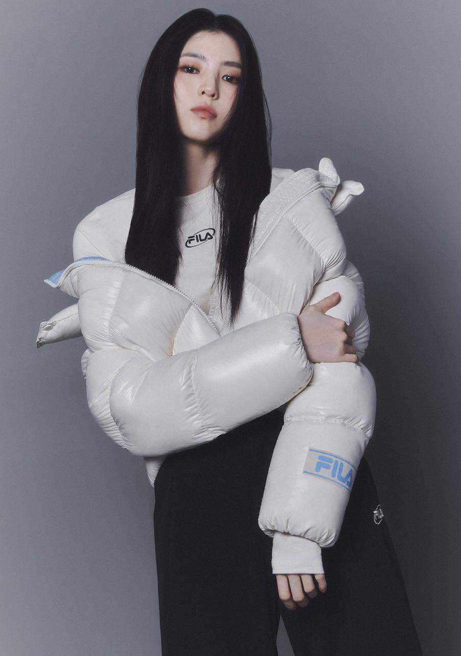 韩星冬日穿搭！韩韶禧带货FILA羽绒衣中国台湾买得到、张员瑛长腿抢晒PUMA雪靴 名人名流 图1张