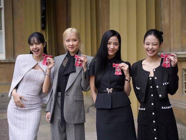 亮・珠宝／BLACKPINK舍高调首饰赴英国宴　Jennie戴蝴蝶结款甜美 奢侈品牌 图12张