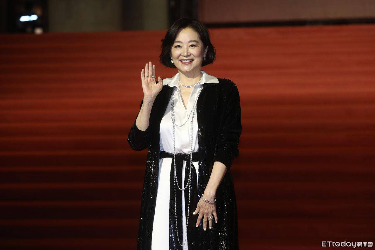 金马60红毯总览／69岁林青霞脸蛋发光根本没老！满岛光DIOR蕾丝黑裙超可爱 名人名流 图2张