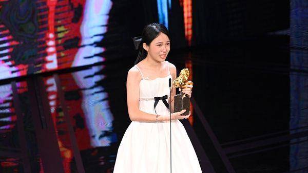金马时尚／小清新林品彤摘下金马影后、李心洁“透视礼服”好身材一览无遗 时尚穿搭 图2张