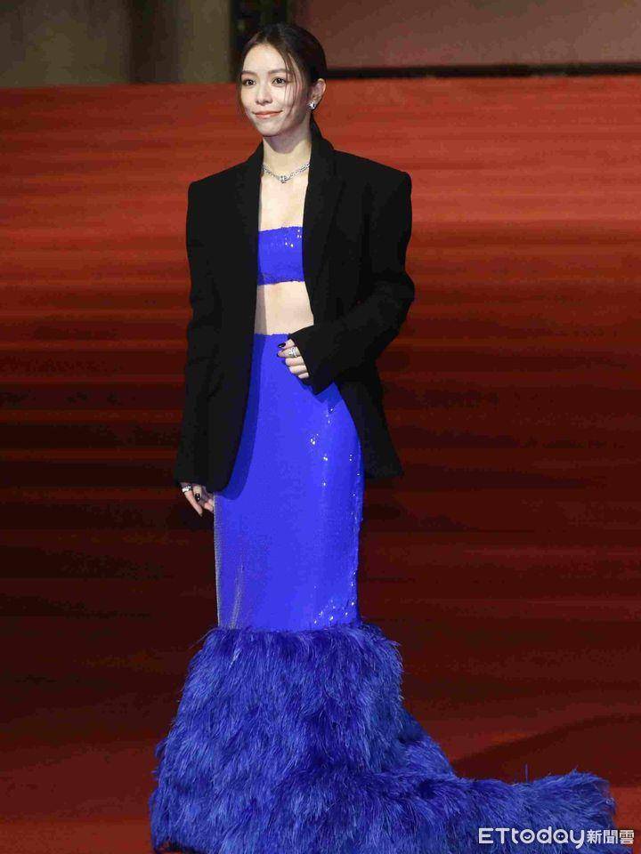 金马时尚／个人意见评红毯：桂纶镁像80年代老奶奶、宋芸桦是把鸡毛撢子 时尚穿搭 图2张