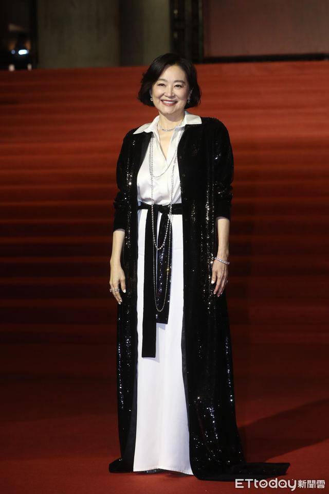 金马时尚／个人意见评红毯：桂纶镁像80年代老奶奶、宋芸桦是把鸡毛撢子 时尚穿搭 图11张