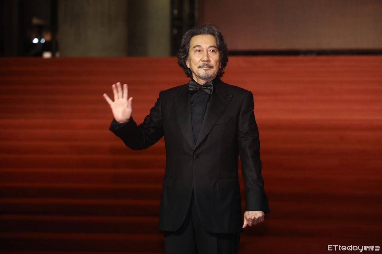 金马60红毯总览／男神妻夫木聪黑白配帅翻！张震穿GUCCI格纹西装喷发魅力 名人名流 图1张