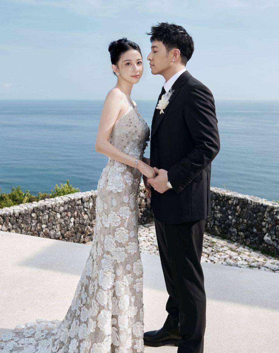 潘玮柏老婆宣云婚纱要价百万！提前1年订制VERA WANG　梦幻度破表 名人名流 图4张