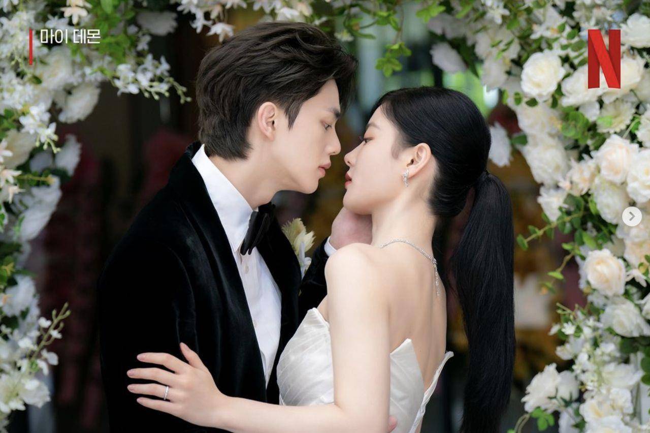 星・变美／金裕贞牛奶肌20年来都很嫩！逆时针洗脸、极简保湿都是关键 最新资讯 图2张
