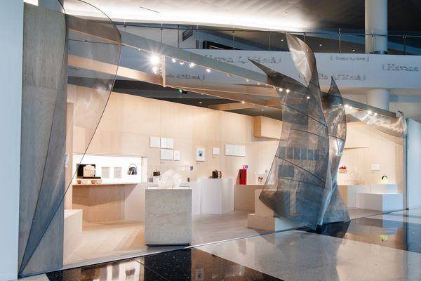 LV把熊与鱼都变成包！联手建筑大师Frank Gehry出限量款　保证一眼爱上 时尚穿搭 图3张
