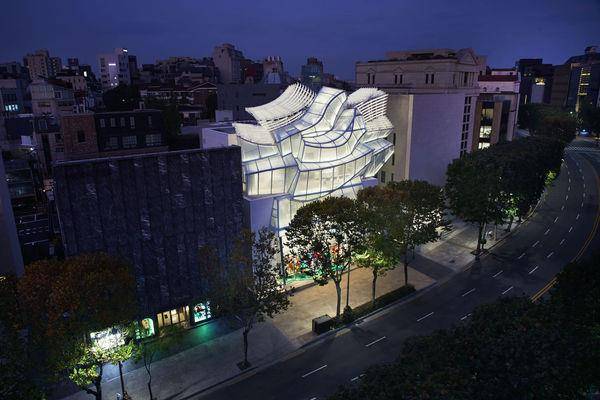 LV把熊与鱼都变成包！联手建筑大师Frank Gehry出限量款　保证一眼爱上 时尚穿搭 图14张