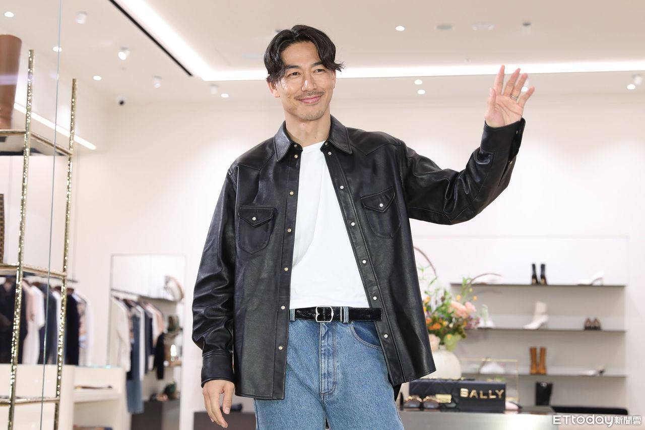 张轩睿帅秀KENZO联名Verdy“柔道服”　曹佑宁歪楼喊：想过肩摔 名人名流 图8张