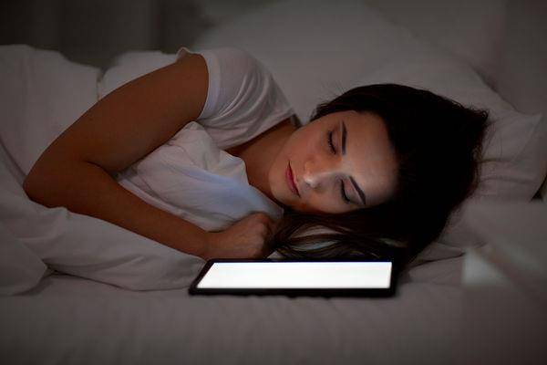 头发掉不停？专家曝“落发6大原因”　减肥吃太少、爱熬夜都中 最新资讯 图3张