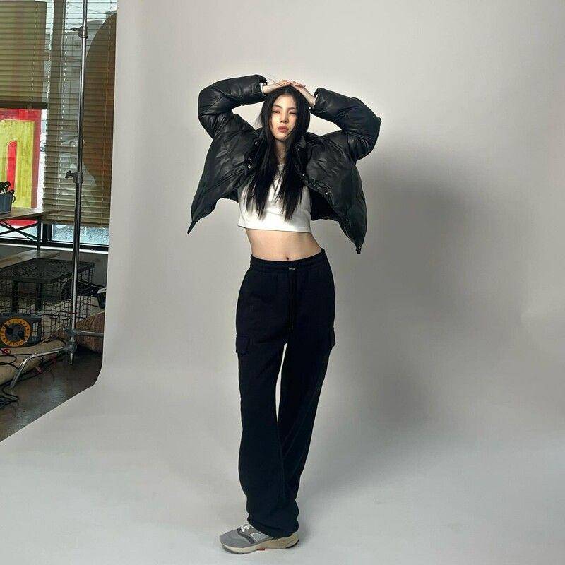 韩韶禧“外套不穿好”耍美、孙仙长版过膝必入手　韩星羽绒衣穿搭学起来 最新资讯 图2张