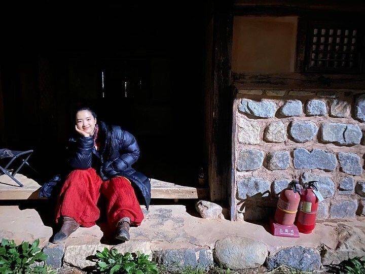 韩韶禧“外套不穿好”耍美、孙仙长版过膝必入手　韩星羽绒衣穿搭学起来 最新资讯 图15张
