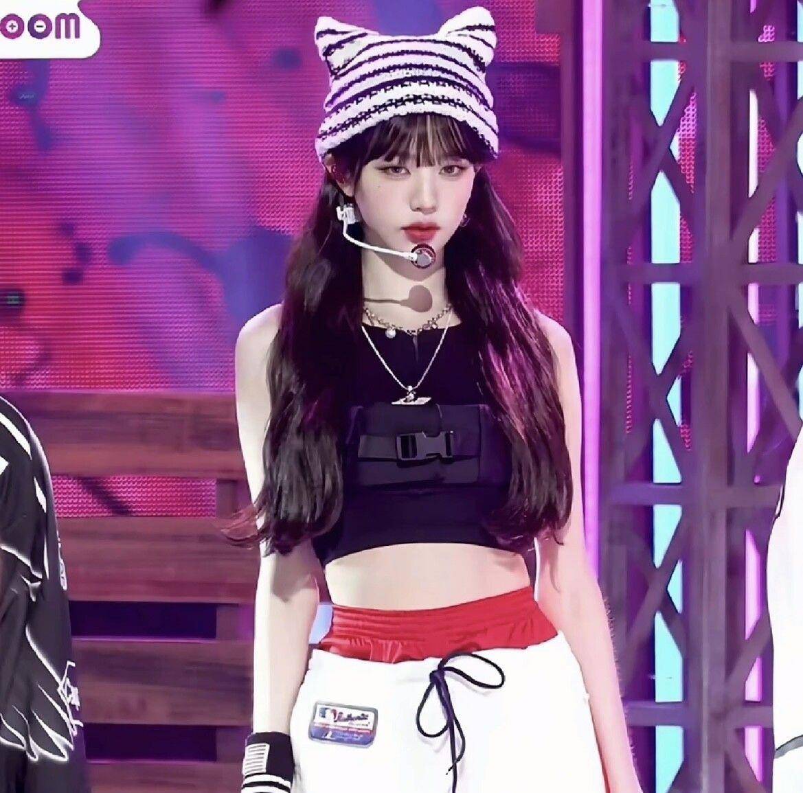 韩星同款秋冬帽子推荐　“Y2K甜酷猫耳”、“软萌熊耳”本季必入手 最新资讯 图3张