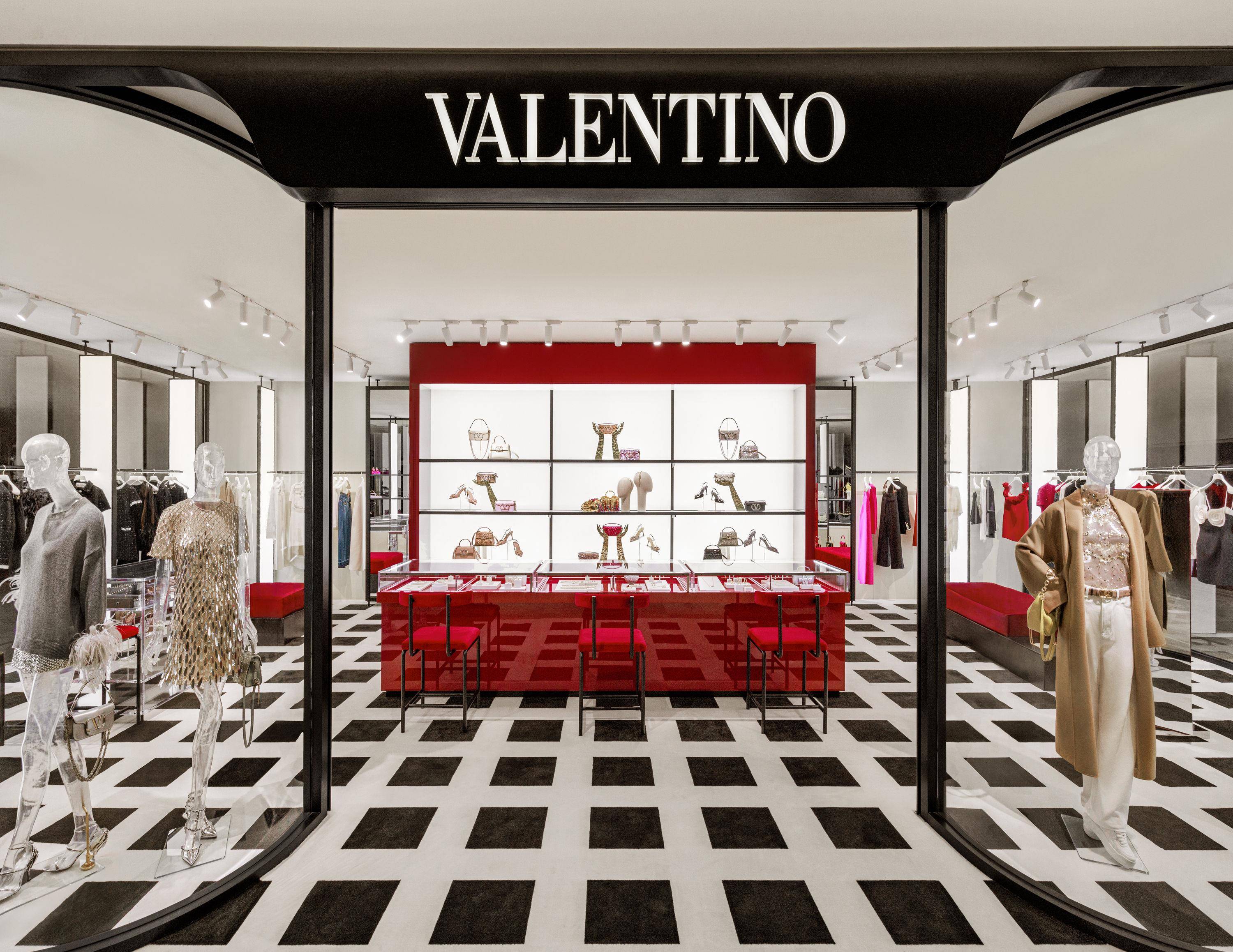 Valentino全新精品店落脚台中推限时活动！Gap进驻LaLaport拥240坪大空间 时尚穿搭 图2张